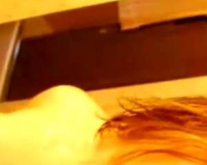 Sommige jongen krijgen een enorme erectie van dit filmpje